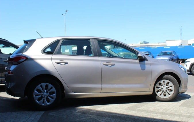 Hyundai I30 cena 45900 przebieg: 115329, rok produkcji 2018 z Bodzentyn małe 277